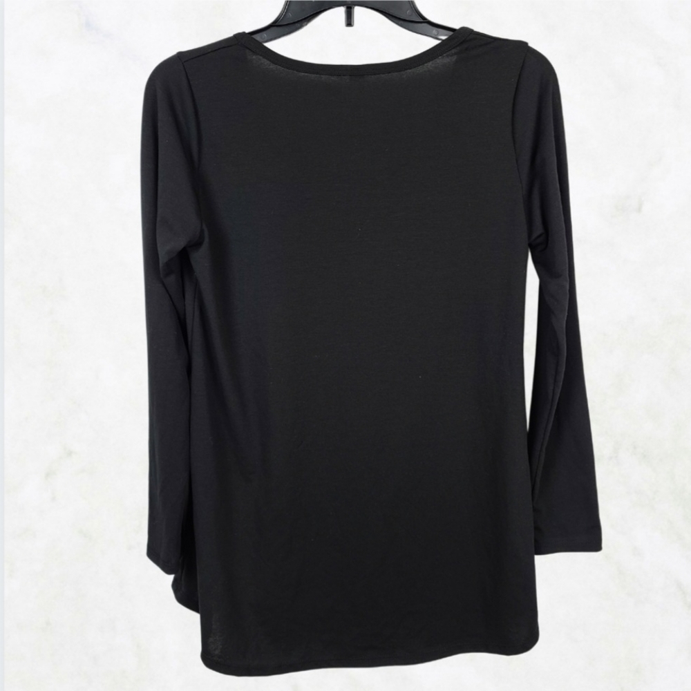 ❌SOLD❌ Lularoe Lynnae Top | Solid Black | Small | EUC - Picture 2 of 2
